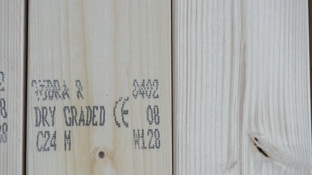 Drewno C24, parametry klasy: "DRY GRADED C24 N", CE 08, 3402.