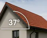 Dachówka ceramiczna na domu z kątem nachylenia 37°. Minimalne nachylenie dachu jest kluczowe dla trwałości pokrycia.