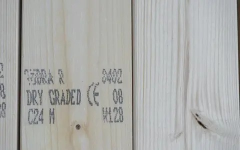 Drewno C24, parametry klasy: "DRY GRADED C24 N", CE 08, 3402.